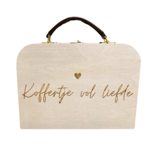 houten koffertje met leren handvat vol liefde